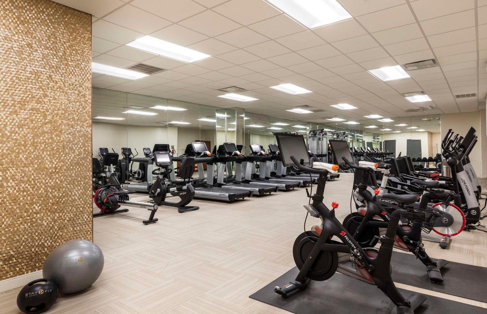 Hotel Hyatt Regency Downtown 4*